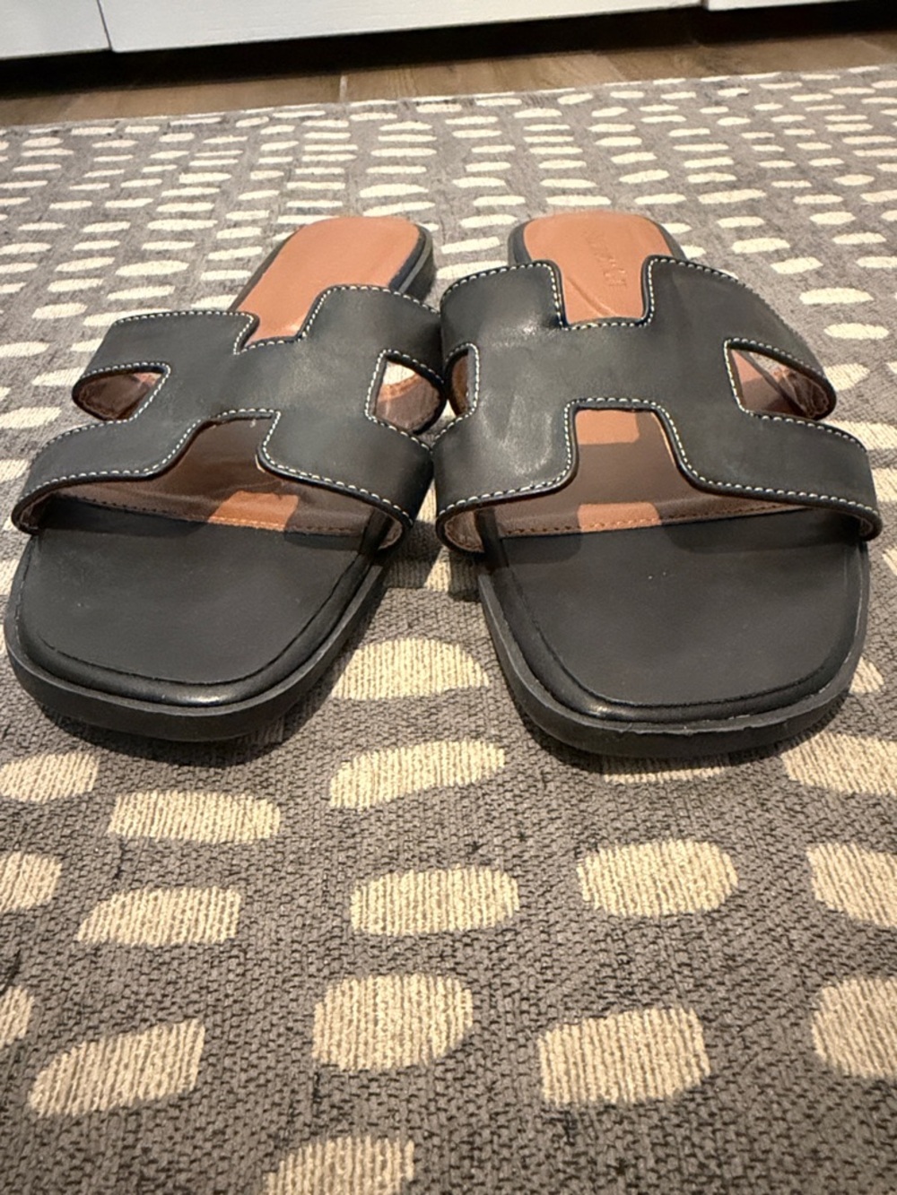 H Black Slide Sandals with Contrast Stitching - Women - Picture 4 of 4
